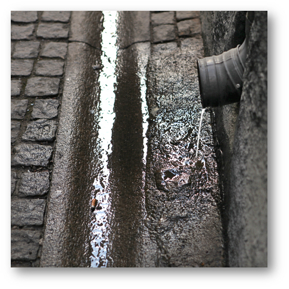 Drain pipe and gutter